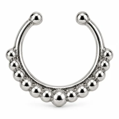 Ασημί ανοιχτό fake septum με σειρά από ανάγλυφες μεταλλικές μπίλιες και μεγαλύτερη κεντρική μπίλια